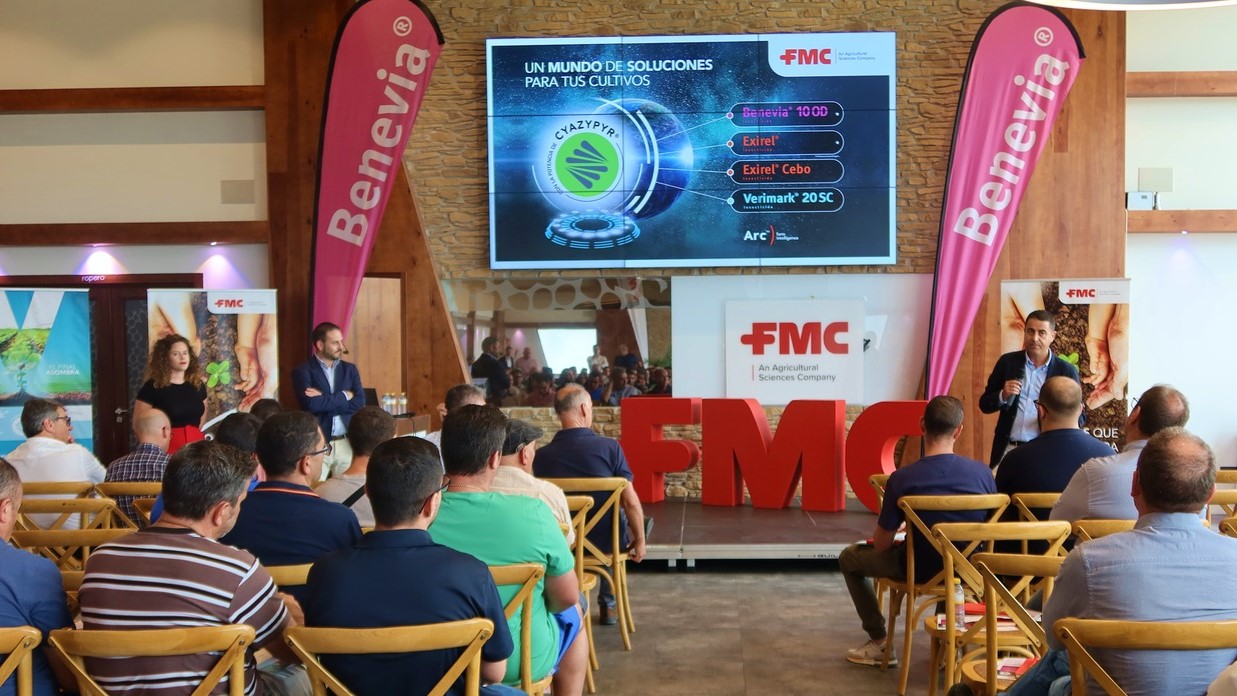 fmc|4.- La presentación de las experiencias en Almería|3.- José Antonio Rodríguez durante su presentación|2.- Más de 200 personas asistieron al evento